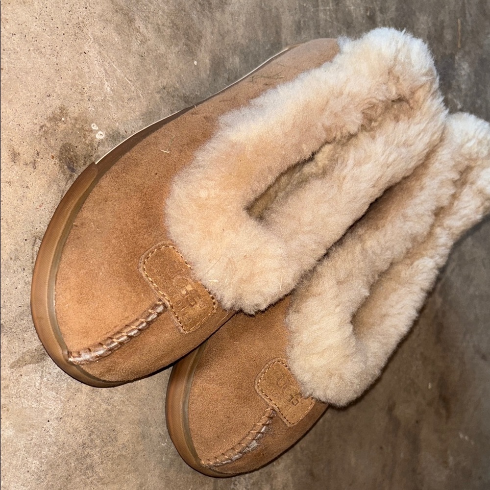 Women's Tan Shearling Lined Slippers